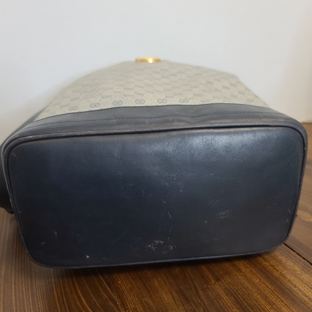 Gucci Vintage Navy GG Bucket Crossbody - Picture 8 of 16